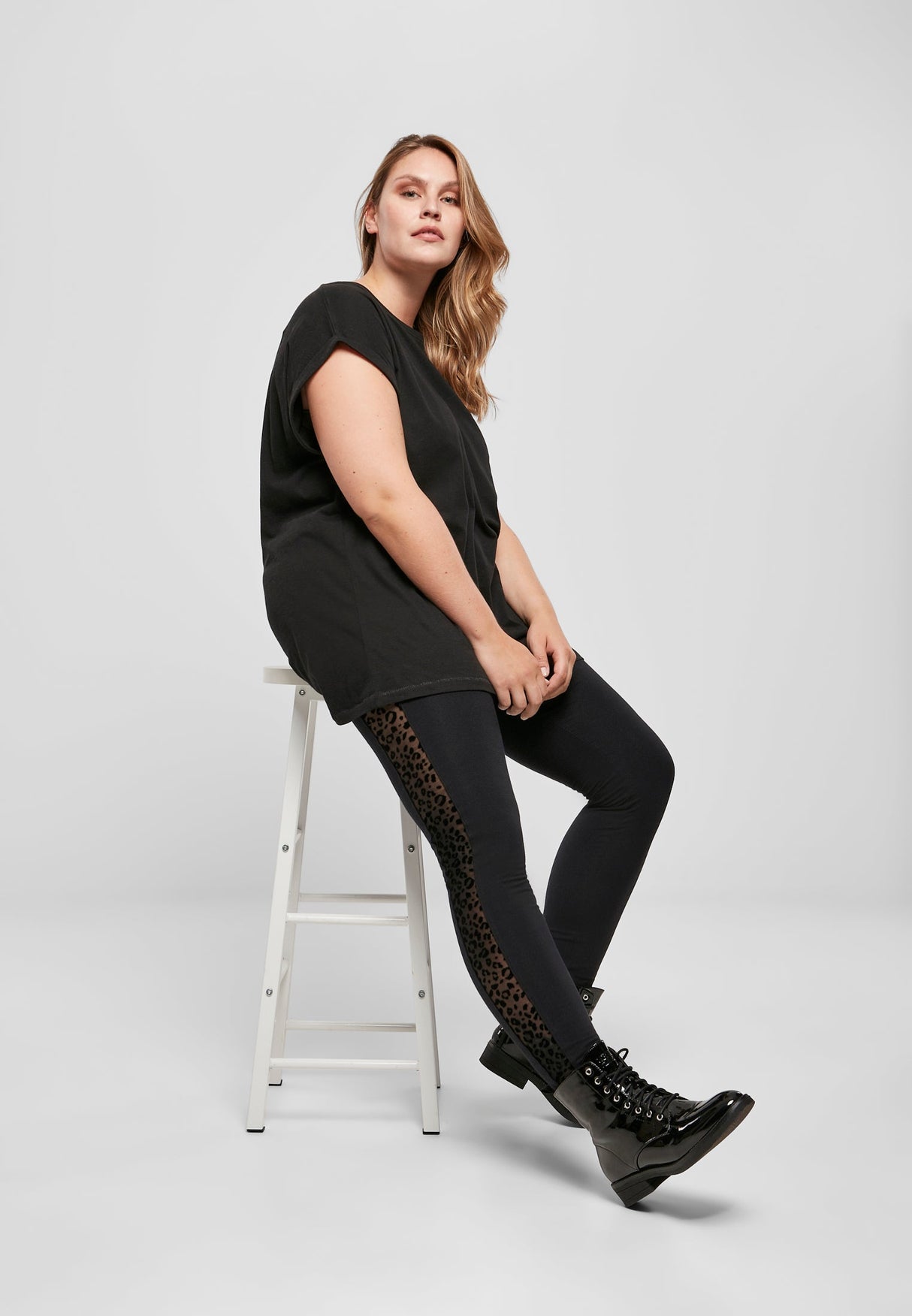 UC Flock Lace Stripe Leggings