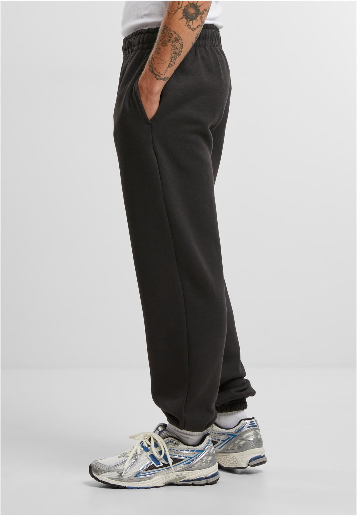 UC Basic Essential Sweatpants