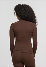 En kvinna visar baksidan av en brun, långärmad DEF GYM Track Jacket.