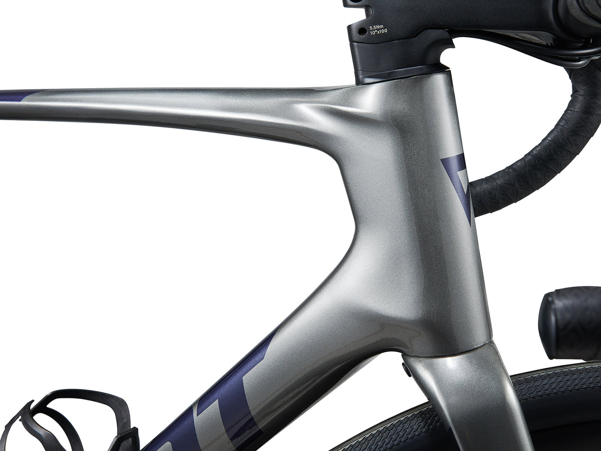 Landsvägscykel GIANT Defy Advanced 1, Charcoal/Milky Way