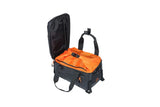 Cykelväska BASIL Miles Tarpaulin 8L, svart-orange