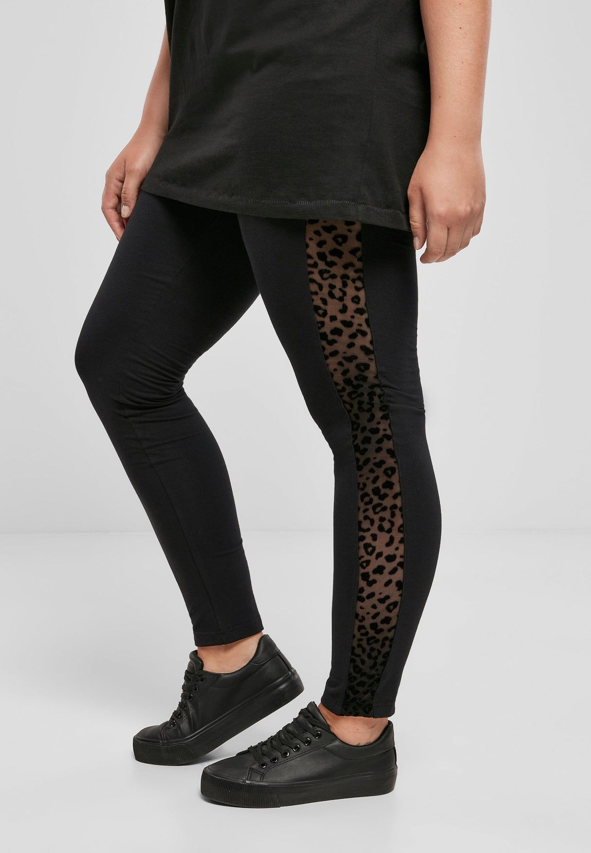 UC Flock Lace Stripe Leggings