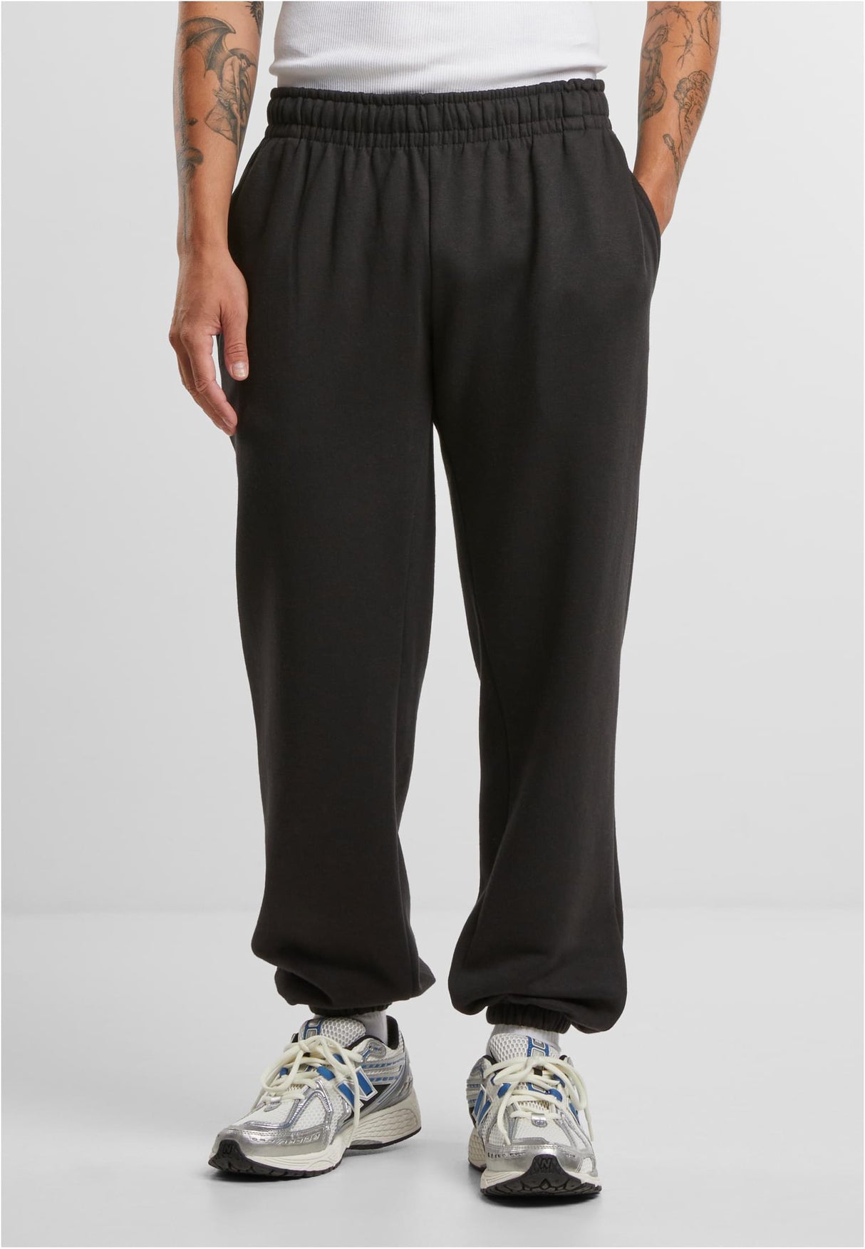 UC Basic Essential Sweatpants