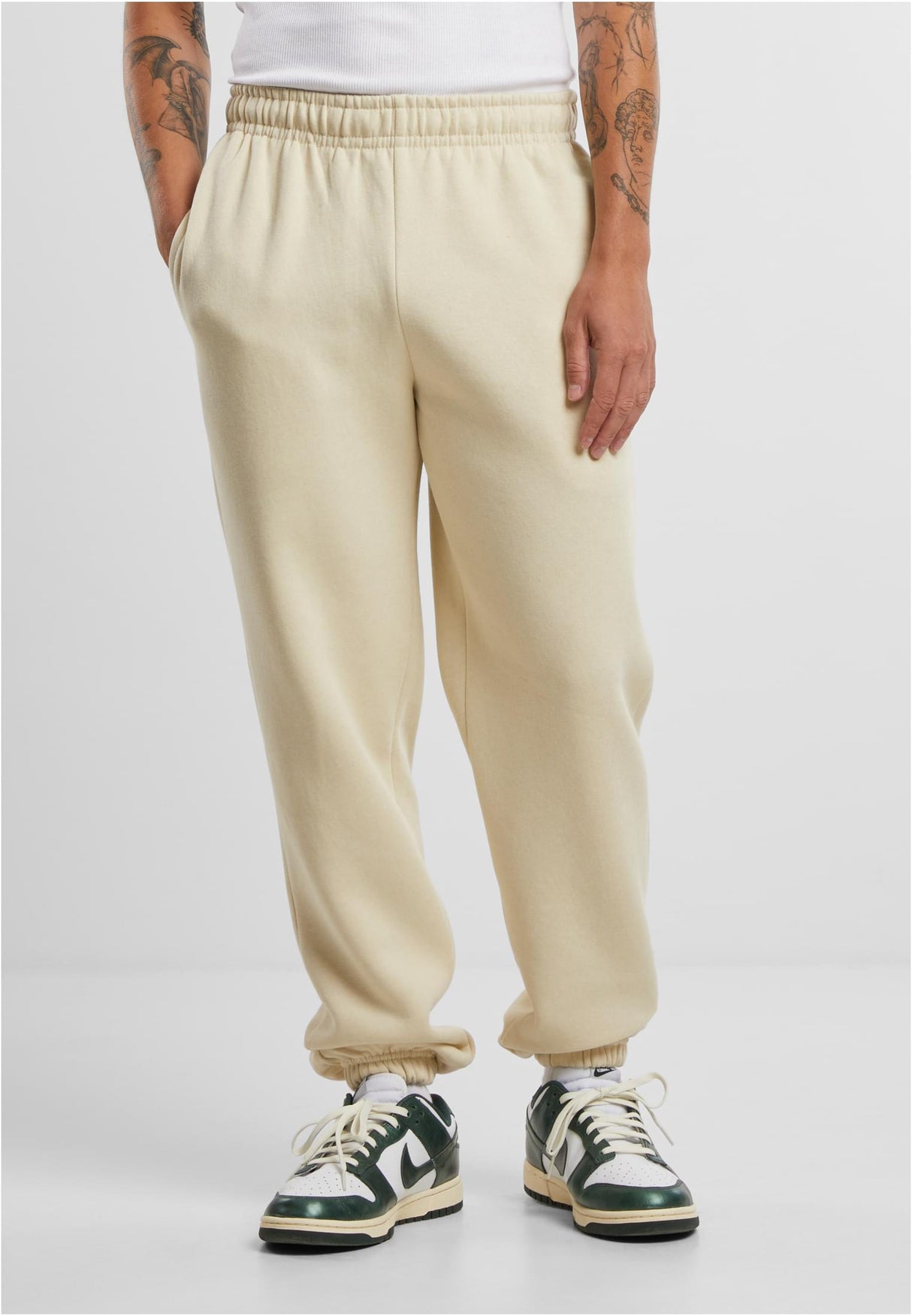 UC Basic Essential Sweatpants