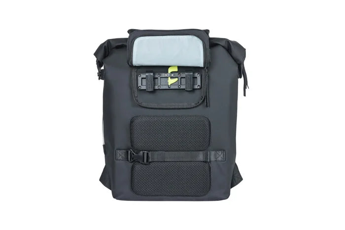 Ryggsäck med pakethållarfäste BASIL SoHo Nordlicht, 17 L, LED, svart
